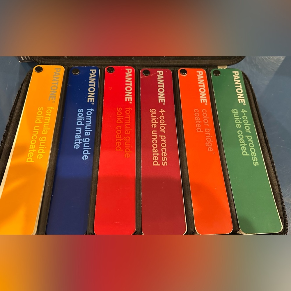 GUC. Rare Pantone Sample Color Set in Silver Mesh Case.